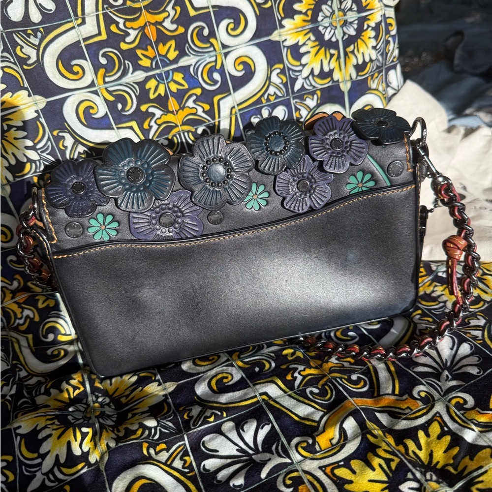Coach 1941 Small Dinky Tea Rose Appliqué Crossbody in Glovetanned Leather - Picture 4 of 15